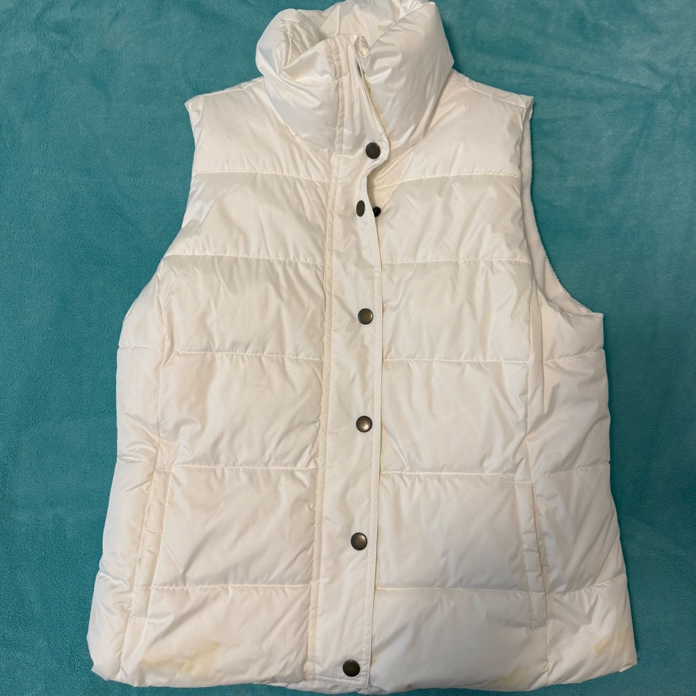 Old Navy Women's White Puffer Vest
